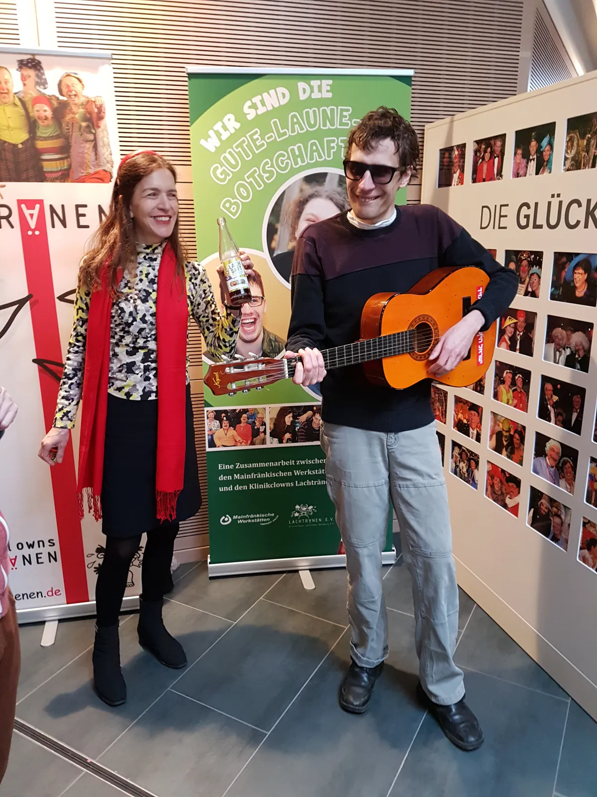 Angelika und Hans-Joachim Back mit dem Lachsaft